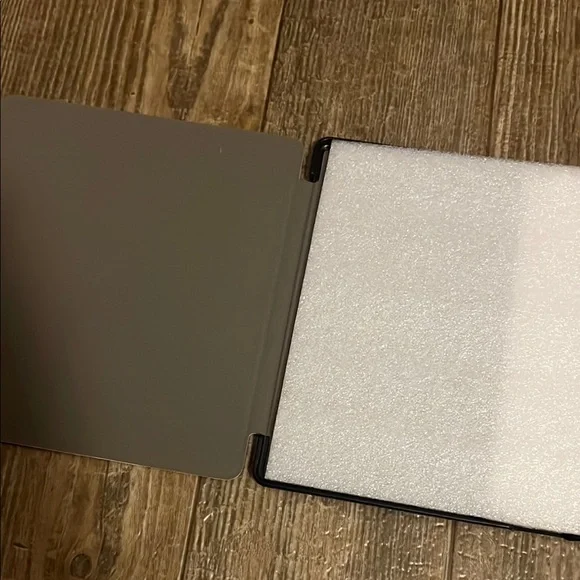 page the shop oasis kindle case - Picture 2 of 3